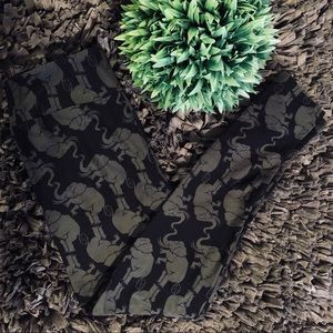 💚LULAROE💚 Elephant🐘 Print Leggings OS